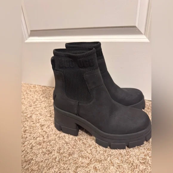 UGG Brooklyn Chelsea Black Boots - Women's Boots Size 9 Color Black $180 NWOT - Picture 5 of 10
